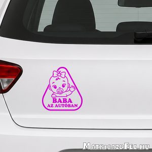 baba az autóban matrica lány